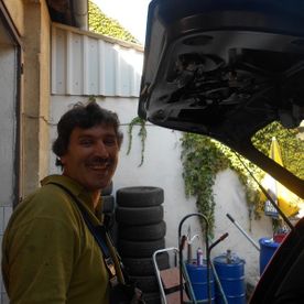 Mechaniker im Autohaus Pfeffer 